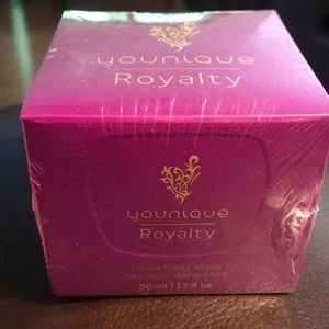 Younique Royalty Detoxifying Mask